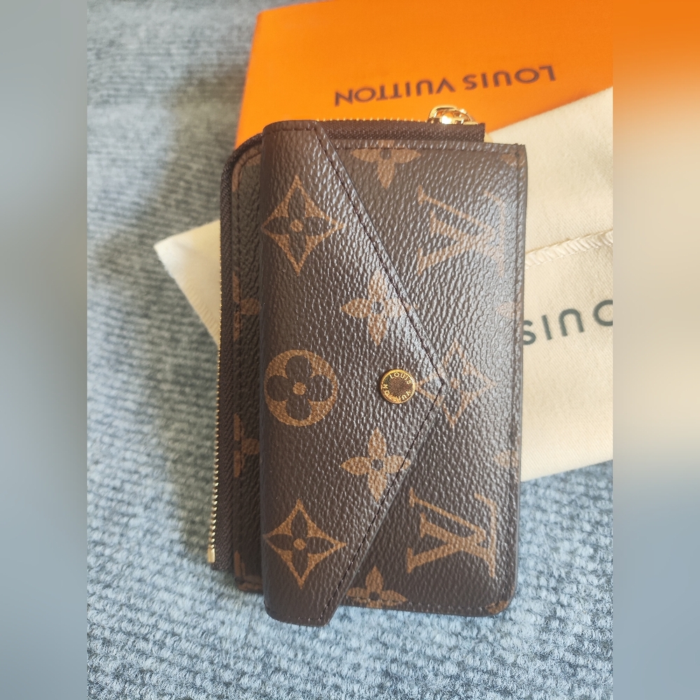 Louis Vuitton Recto Verso Card Holder - Picture 5 of 6